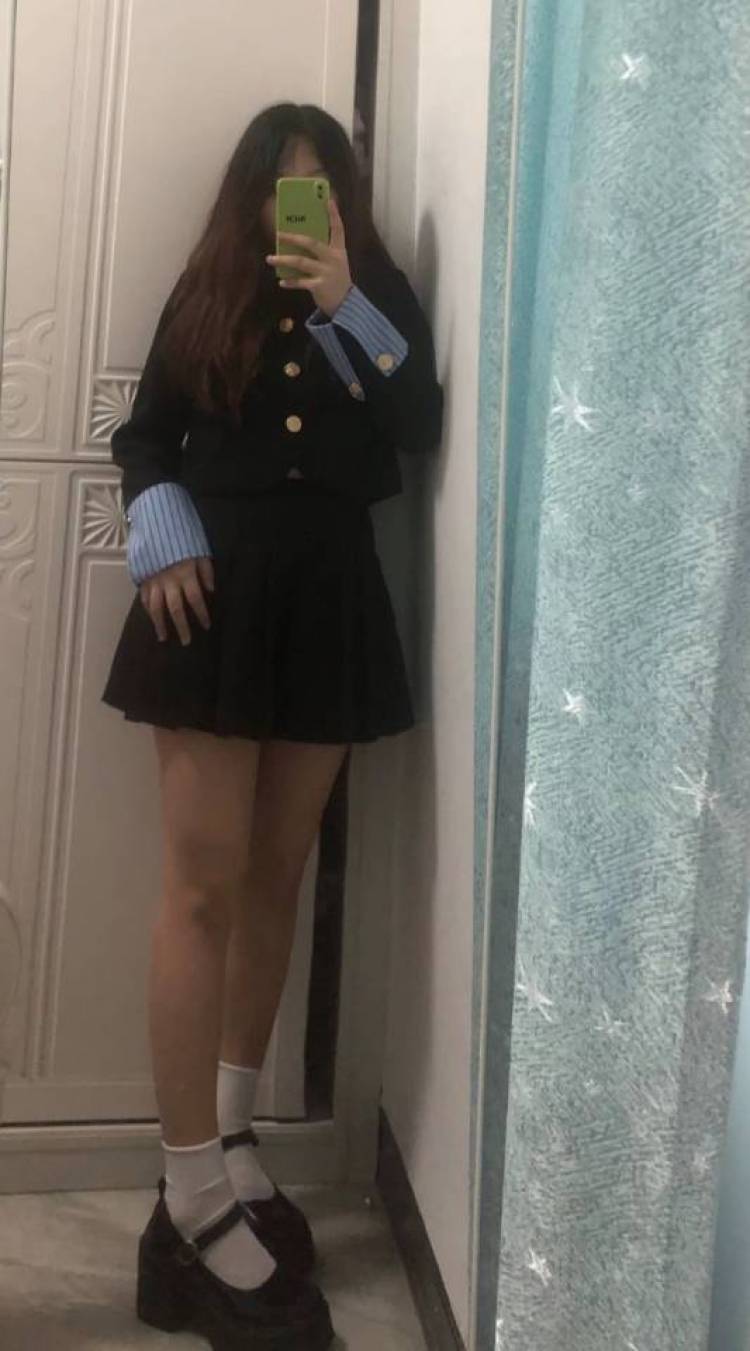 LEI-广西壮族自治区·柳州市·城中区-快手，抖音-想接一些服装，鞋子，包包化妆品等，本人身高160，94斤，会批图，会剪辑，会穿搭，