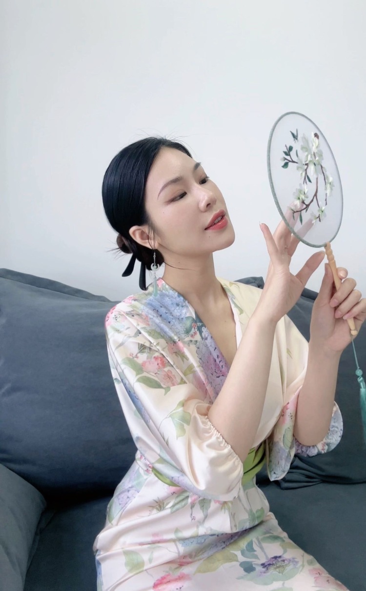 三姨太-湖南省·长沙市·开福区-抖音-买家秀,种草带货。沙漏身材不挑衣服。行走的衣架子,手模,脚模。