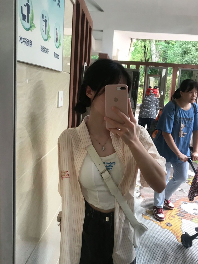 卢文娟-广东省·东莞市·凤岗镇-快手-我身高155、体重85斤,我是一个乐于助人、乐观向上、为人真诚、诚实守信。寄拍模特