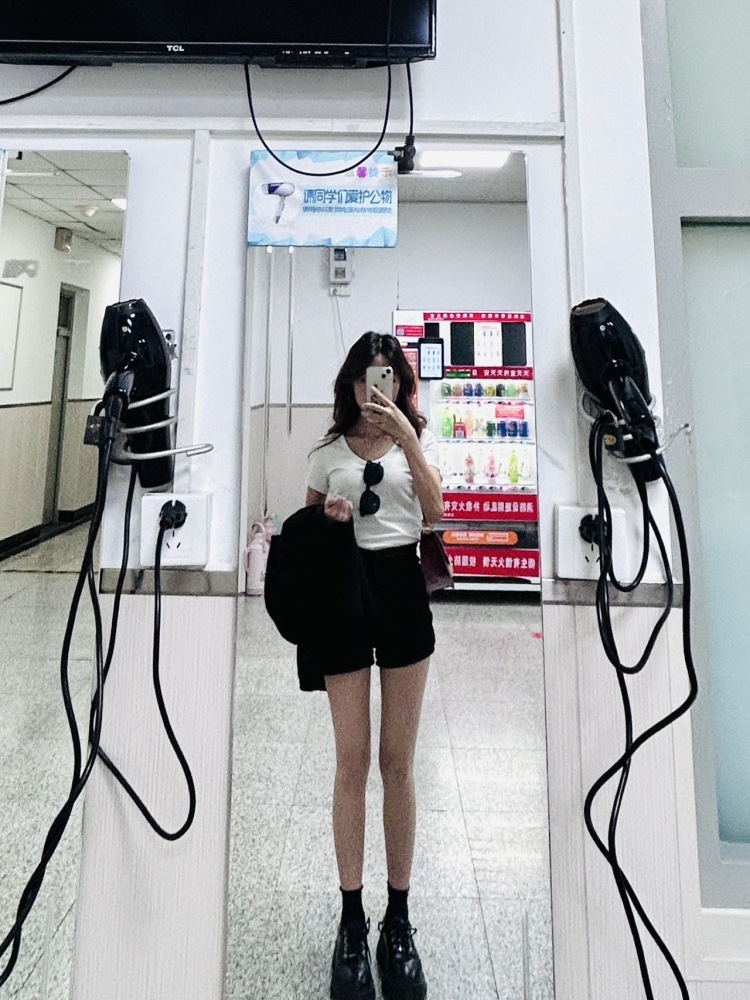 天上悦-江苏省·苏州市·姑苏区-抖音-接寄拍，身高162体重38kg，pxx tb xhs风格不限，衣服，首饰都可以，可p图化妆，价格可商量，工作态度很好