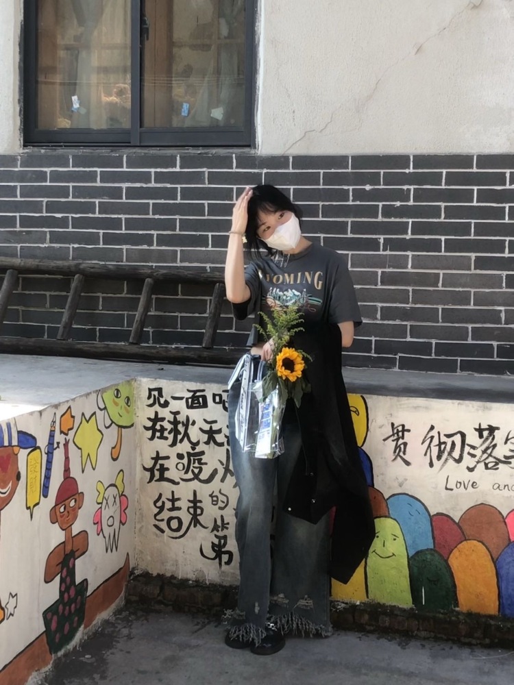 鱼鱼鱼鱼鱼🐟-湖南省·长沙市·天心区--平常爱拍照📷爱去各种打卡点拍照📷照片质量高！！！身高165体重95 谢谢谢谢欢迎