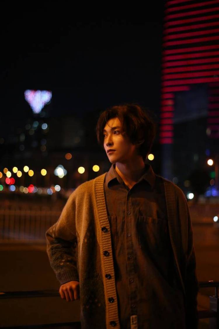 张不歪-贵州省·贵阳市·云岩区-抖音-身高190体重140万本人很出片,刚毕业待业中,寄拍,商家图,买家秀我都可以接