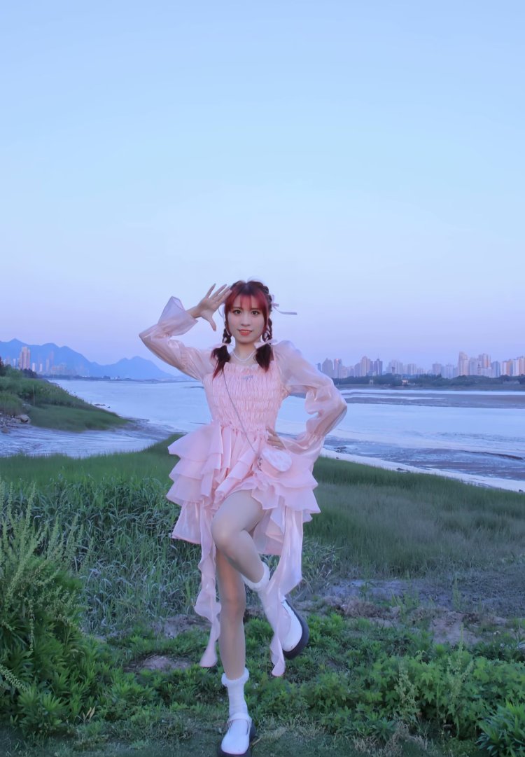 奈奈-浙江省·温州市·鹿城区-子陌超爱米-普通的自由职业者女生,平时爱穿搭,爱拍照爱拍视频,剪辑视频,写写文案类~
平时穿衣风格比较少女感可接买家秀,短视频带货类~