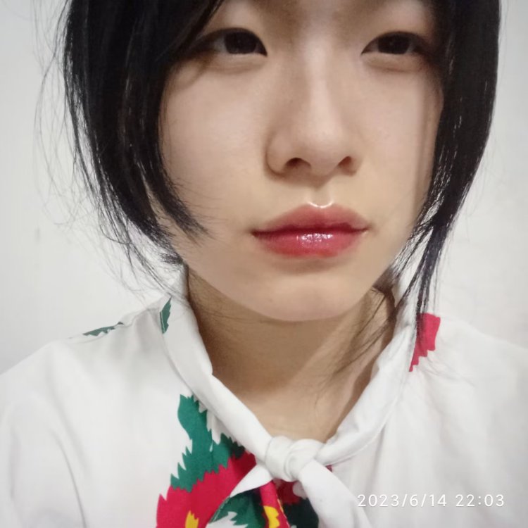 张三-江西省·赣州市·于都县--素人模特,想要接寄拍,身高160cm体重95斤,是个甜妹,喜欢jk,洛丽塔,还有辣妹露腿的一些裙子,连衣裙