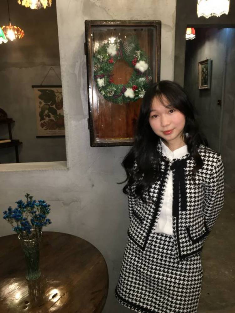 瑶瑶酱-广西壮族自治区·防城港市·东兴市-抖音 b站 快手-买家秀,商品图,探店打卡,可尝试不同风格的衣服,擅长拍照,可修图,图片要求可沟通
身高159
体重90
上衣尺码 s
裤子 27
鞋码37