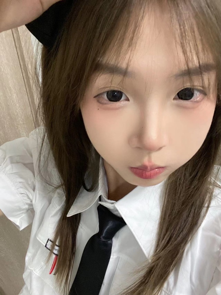 心心-湖北省·武汉市·洪山区-快手-清纯甜美系列,平时拍照也比较可爱风,一般玩快手比较多,听朋友推荐来做做副业,穿美美的衣服,顺带整点零花钱