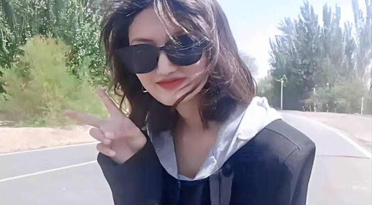 Luna-新疆维吾尔自治区·吐鲁番市·高昌区--买家秀，时尚，美妆博主，会搭配穿搭，会拍照，体重44，身高161