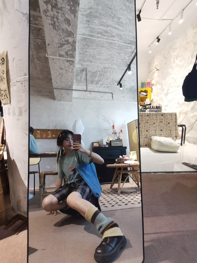GG℃-上海市·上海市·宝山区-抖音、某红薯-擅长P图、拍照、拍摄视频等,出片快,不拖拉,给的报酬越多,出片效率越高,认识的美女也比较多,可以附赠其他美女拍的图片。我拍照比较会摆pose,表现力十足。
各位金主爸爸快点看过来~👀
