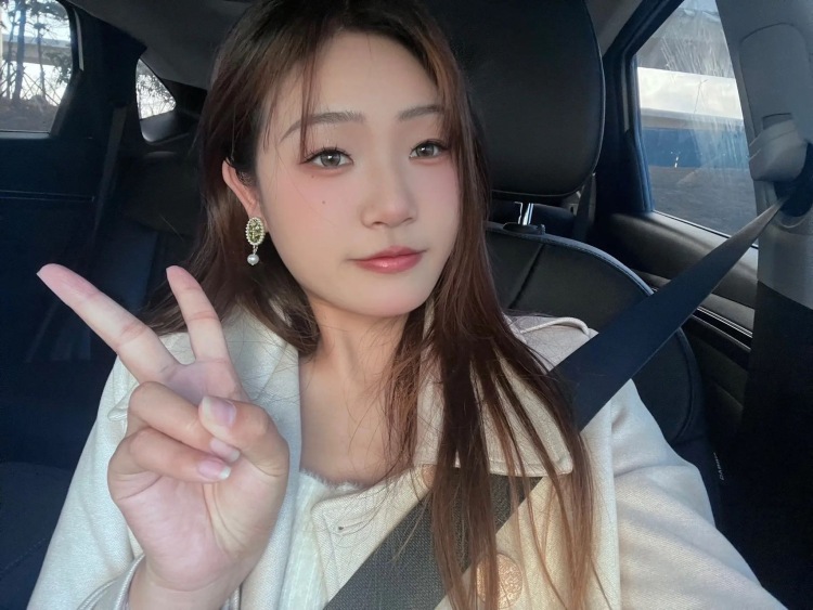 S.-河南省·郑州市·二七区-快手-本人高 173 重 116 喜欢拍照,想尝试急拍,会p图 会修视频 新手 多多关照.