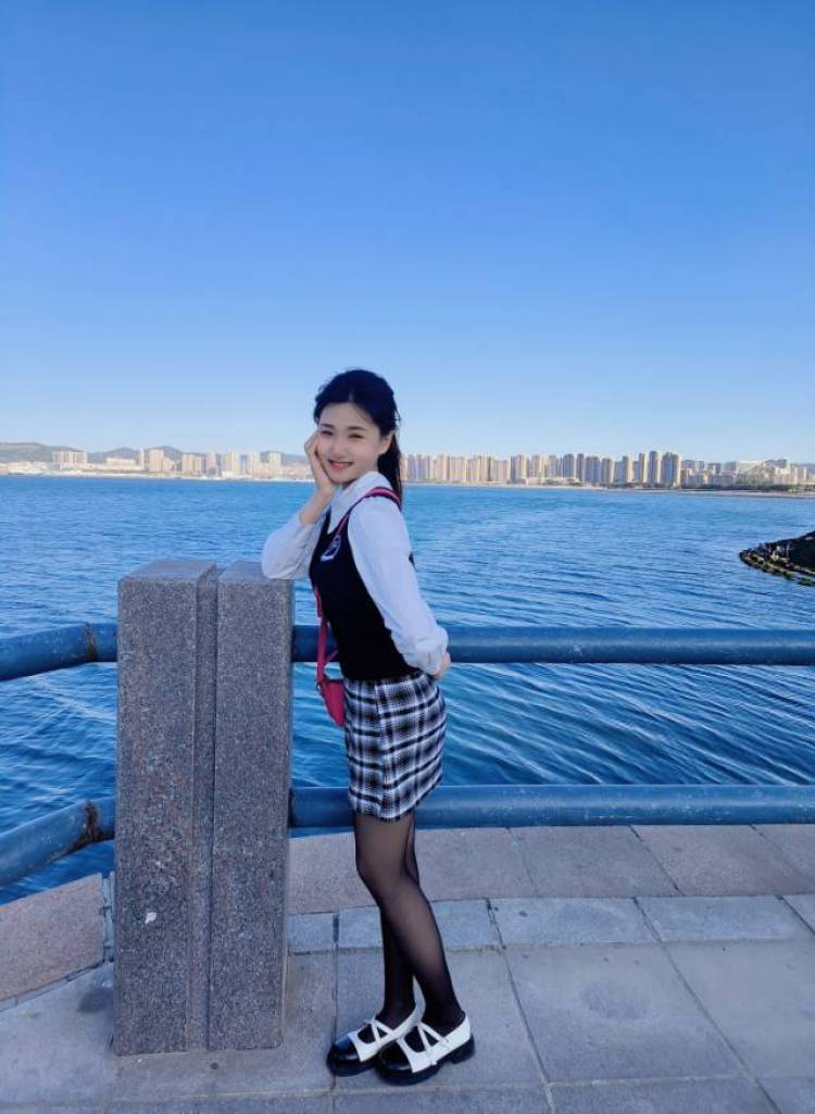 大丽-山西省·阳泉市·城区--身高165 体重105斤。擅长拍照 p图,可接衣服鞋子化妆品饰品食品等。期待合作!