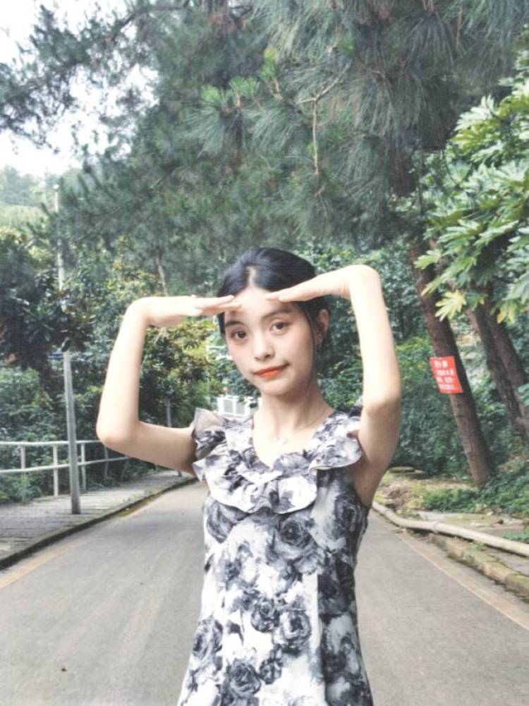 歌颂者-贵州省·贵阳市·南明区-北北-拍照专家，素人模特，风格多变，身高160体重88斤，诚信合作的来哦