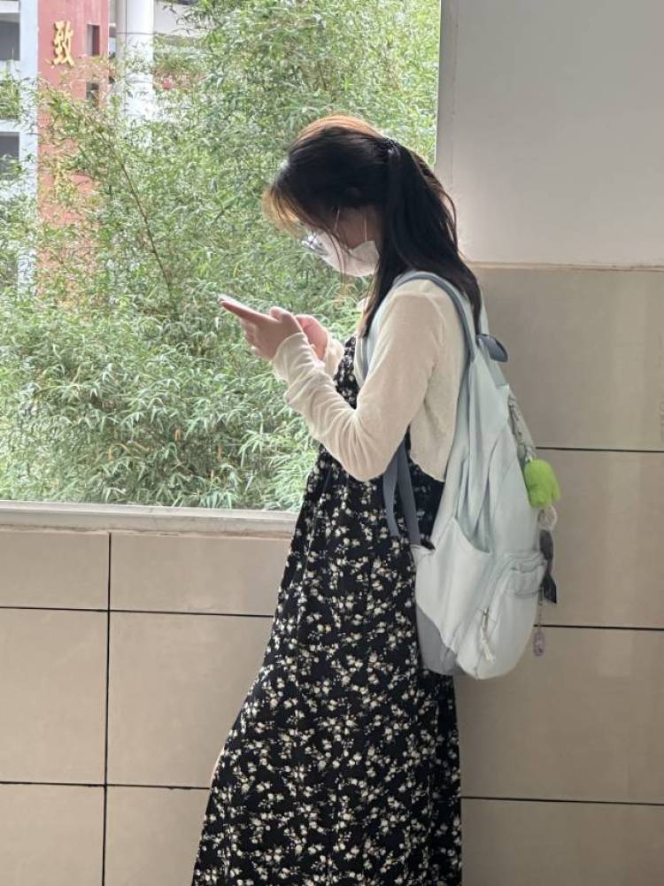 cx330-江西省·抚州市·临川区--会拍照,会批图,也会拍视频,拍照好看,语言表达能力强,接受要求批评,可以接单化妆品衣服包包等女生用品,身高163,体重96。