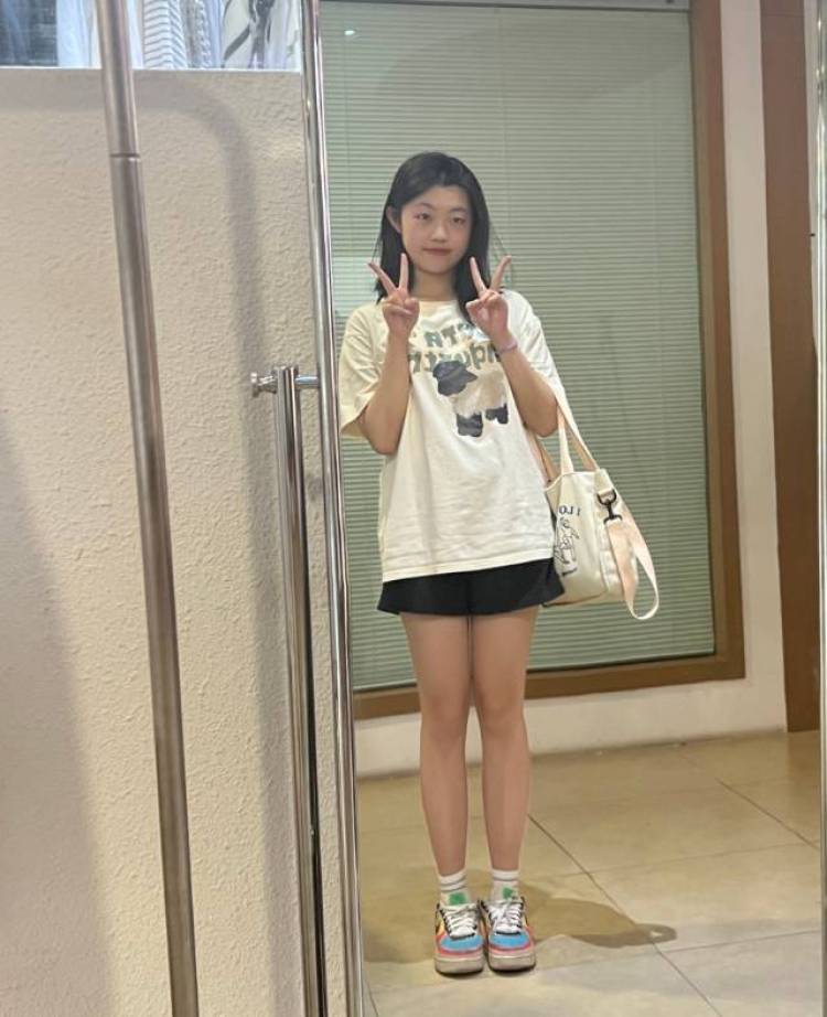 爱吃烧饼鸡-江苏省·徐州市·云龙区-抖音-接寄拍 身高168cm 体重100斤 (甜妹/仙女风/辣妹/御姐/鬼马精灵)会跳舞长的好看,我都能hold住!!!性格好相处,价格可商议呦!