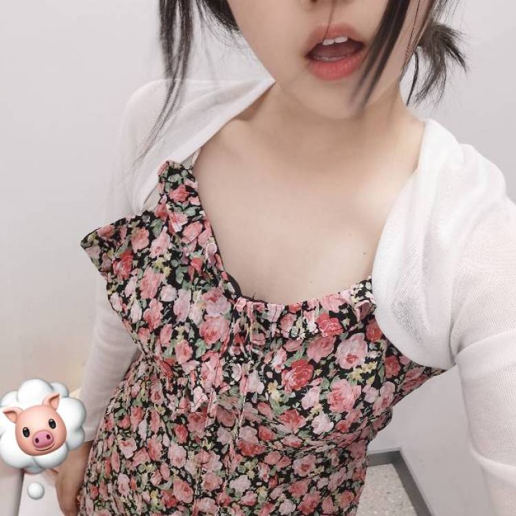 爱吃烧饼鸡-江苏省·徐州市·云龙区-抖音-接寄拍 身高168cm 体重100斤 (甜妹/仙女风/辣妹/御姐/鬼马精灵)会跳舞长的好看,我都能hold住!!!性格好相处,价格可商议呦!