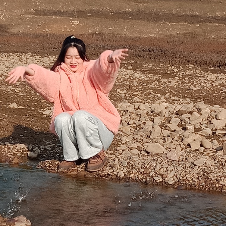 虞晏-湖南省·永州市·零陵区-抖音 某红薯 微博-我的职业是一名学生,身高163,体重90。喜欢拍照、跳舞、追各大网络平台的剧也是一位喜欢打游戏的小菜菜。我能接单服务范围为是:买家秀、开箱测评、游戏、免费试用、平面模特兼职、品牌代言。以上就是我的自我