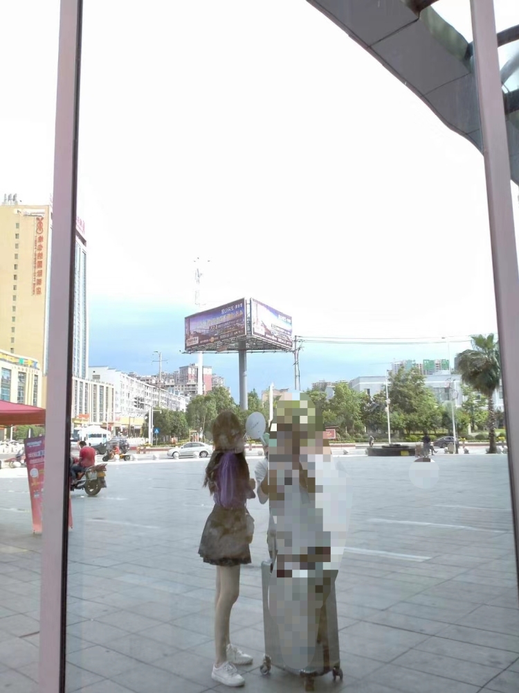 虞晏-湖南省·永州市·零陵区-抖音 某红薯 微博-我的职业是一名学生,身高163,体重90。喜欢拍照、跳舞、追各大网络平台的剧也是一位喜欢打游戏的小菜菜。我能接单服务范围为是:买家秀、开箱测评、游戏、免费试用、平面模特兼职、品牌代言。以上就是我的自我