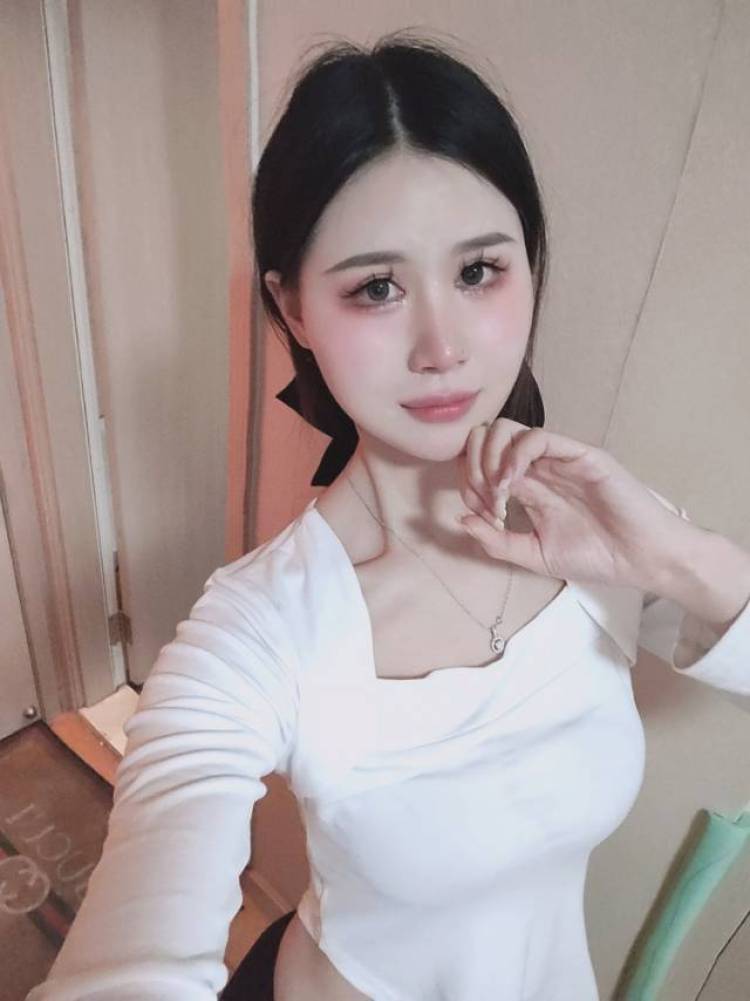 芸汐-湖南省·长沙市·开福区-抖音快手某红薯-我是素人模特,我喜欢分享,喜欢种草,爱逛街,爱买衣服,爱拍照,我身高是170。体重是50kg,刚刚才踏入的新人寄拍模特