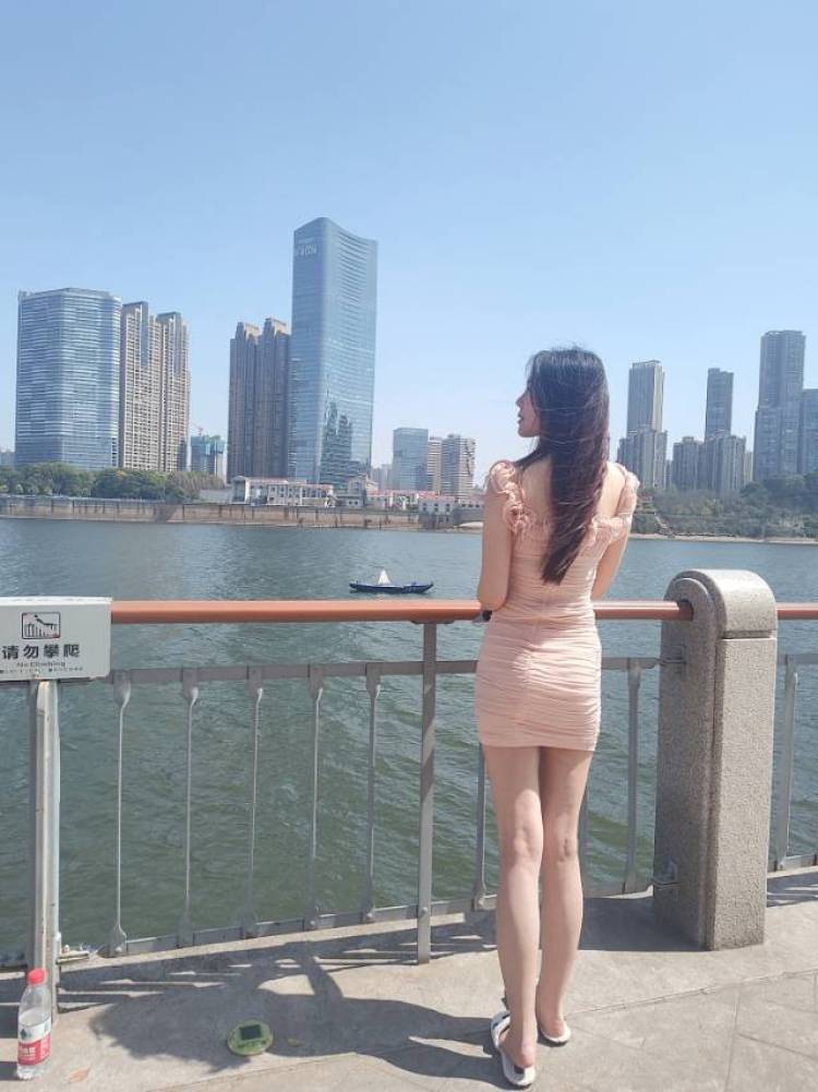 芸汐-湖南省·长沙市·开福区-抖音快手某红薯-我是素人模特,我喜欢分享,喜欢种草,爱逛街,爱买衣服,爱拍照,我身高是170。体重是50kg,刚刚才踏入的新人寄拍模特