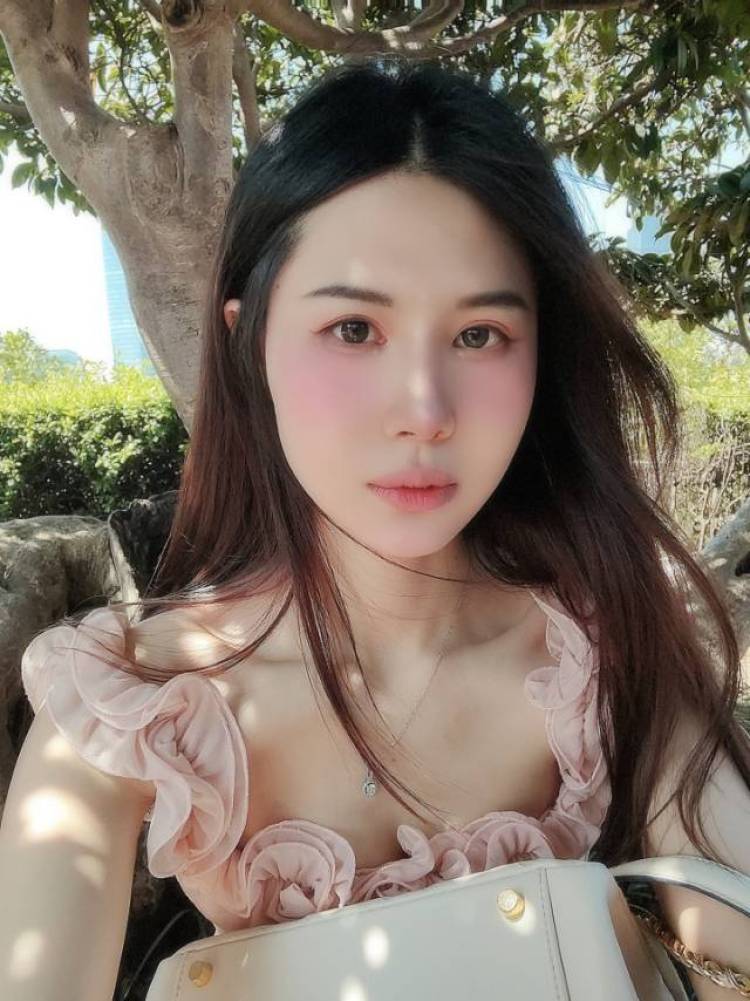 芸汐-湖南省·长沙市·开福区-抖音快手某红薯-我是素人模特,我喜欢分享,喜欢种草,爱逛街,爱买衣服,爱拍照,我身高是170。体重是50kg,刚刚才踏入的新人寄拍模特