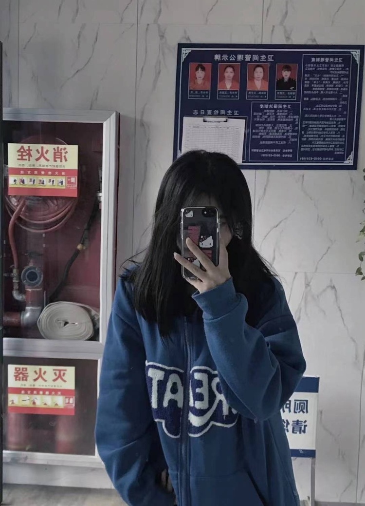 只只饿-四川省·成都市·武侯区--我的职业是学生,日常穿搭亚文化,法式复古,甜美小清新,美式,纯欲,国潮,小香风,洛丽塔,JK,汉服,接买家秀,开箱测评,商务演出