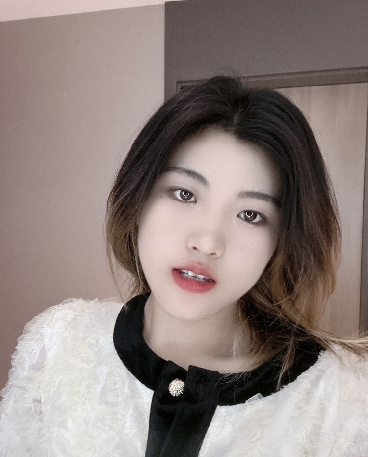 冰美式-山东省·聊城市·东昌府区-抖音,小红薯-身高170体重120。喜欢拍照,驾驭各类风格
穿搭技巧,颜色搭配,饰品展示都可