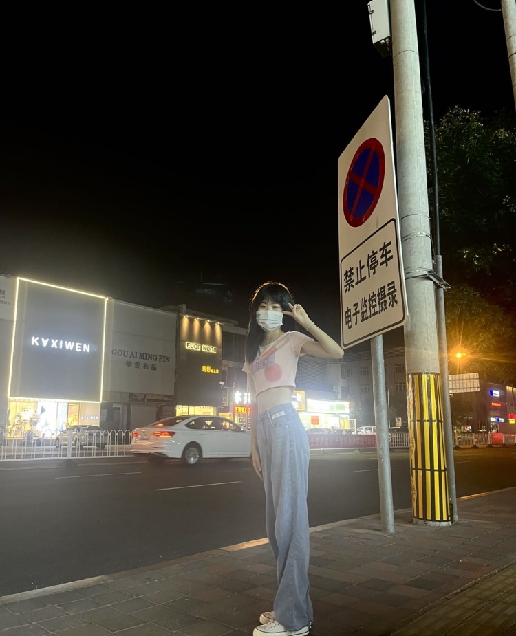 诺诺-黑龙江省·哈尔滨市·松北区-抖音-接寄拍 买家秀 身高170 体重80斤 行走的衣服架子 会拍照 爱拍照 保证您的产品在我这里展现出它全部的美