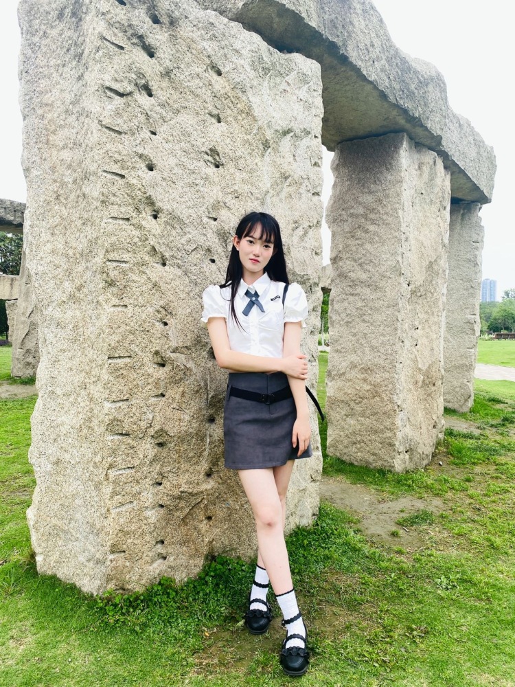 刘海油的ᵐᵉ-四川省·宜宾市·高县--会修图 ps 身高165体重45kg 接寄拍
风格可以尝试很多种