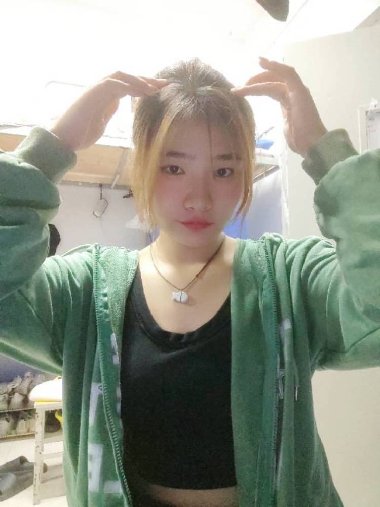 空白-河南省·安阳市·殷都区-抖音-擅长画画,服装服饰设计,穿搭风格百变,可接服装服饰穿搭种草,买家秀,开箱视频等。期待合作