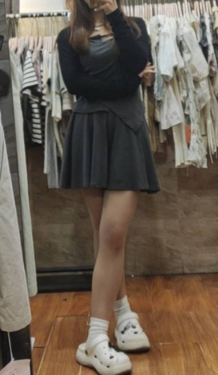空白-河南省·安阳市·殷都区-抖音-擅长画画,服装服饰设计,穿搭风格百变,可接服装服饰穿搭种草,买家秀,开箱视频等。期待合作