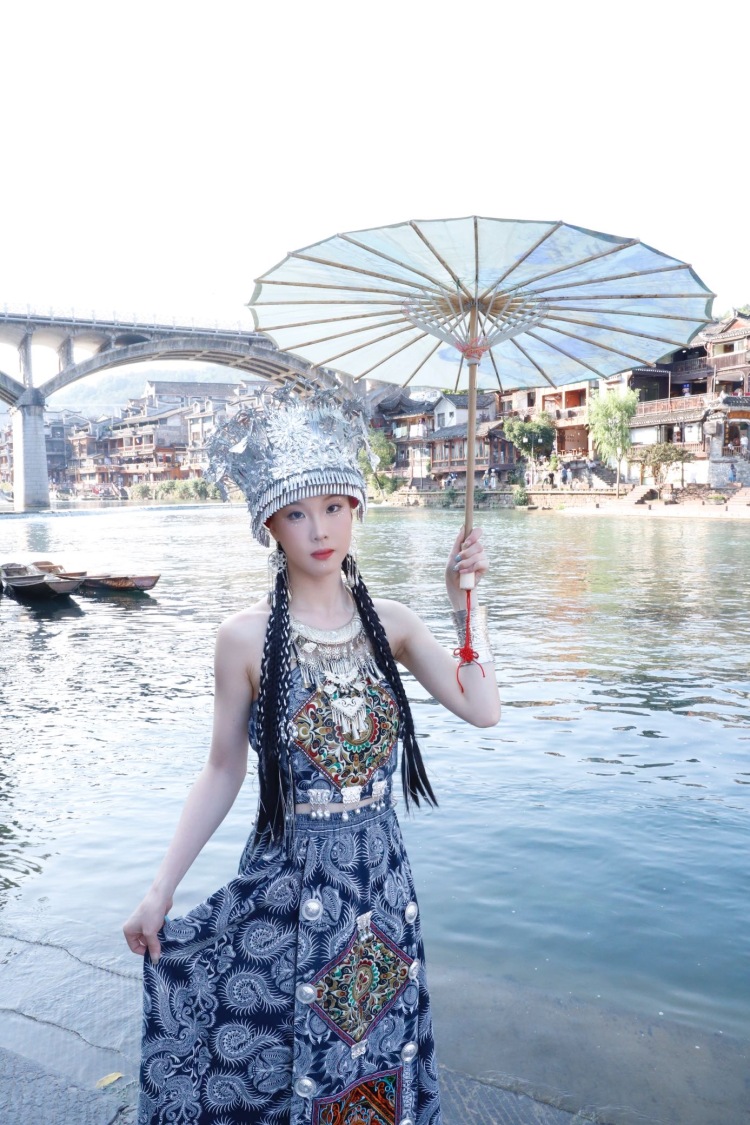 十一-河南省·焦作市·解放区-抖音-身高169 体重100 美术生 审美在线 拍照技术在线 求合作接拍