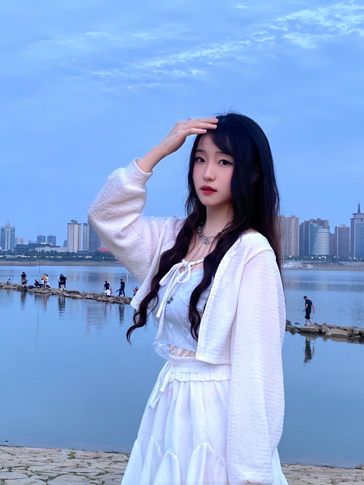 wik-江西省·南昌市·青山湖区--平常喜欢去探店拍美美的照片,无论是美妆类还是服饰类都非常感兴趣,之前接触过类似的探店或者寄拍,期待可以接到类似的单~