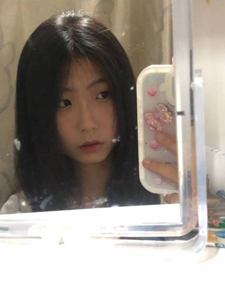 乐乐-江西省·九江市·永修县-快手抖音-身高161 体重42kg 学生 长发 喜欢拍照穿搭分享 接寄拍跟送拍