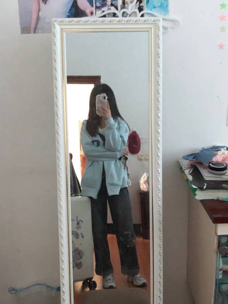 乐乐-江西省·九江市·永修县-快手抖音-身高161 体重42kg 学生 长发 喜欢拍照穿搭分享 接寄拍跟送拍