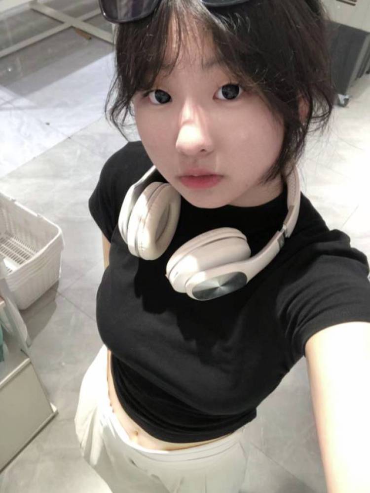 琉-安徽省·阜阳市·临泉县-抖音  某红薯  快手  美拍-170cm.104斤  会拍照 凹姿势穿搭  会修图   会谈吉他  会跳爵士  各种风格都能驾驭住  好商量 时间宽裕