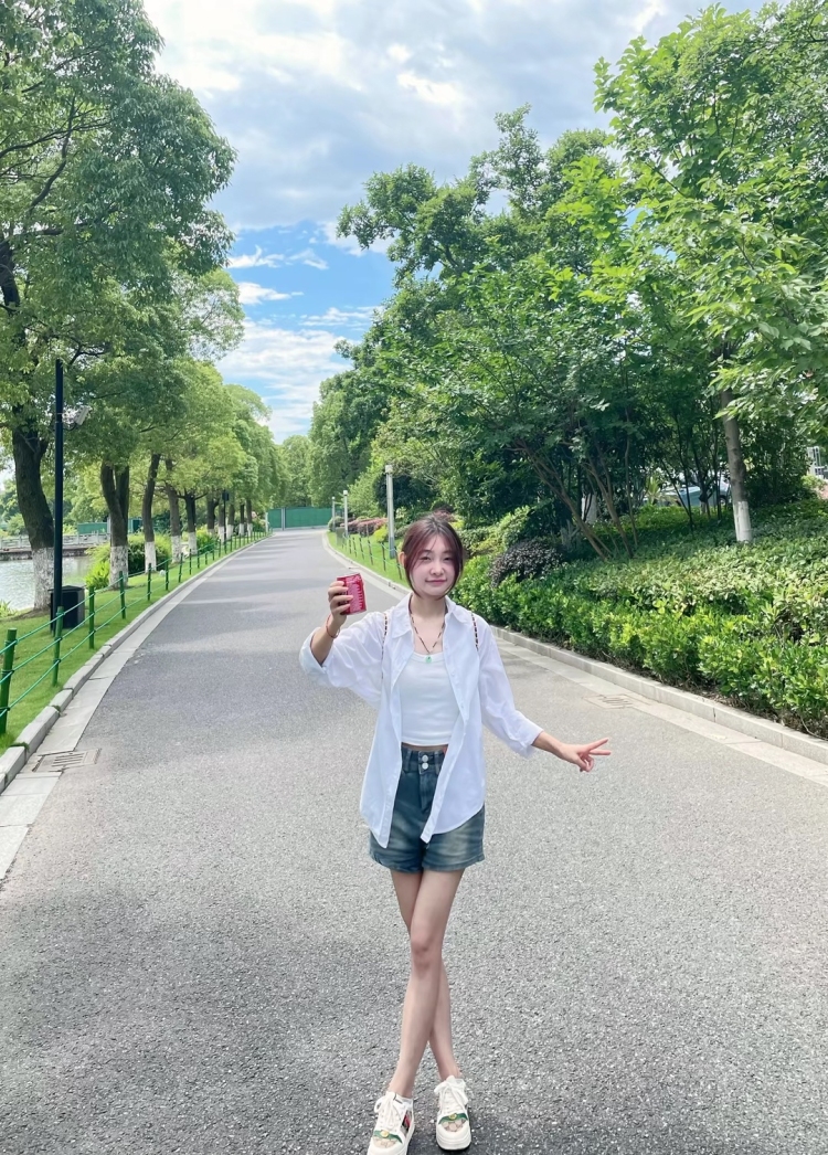 湖非海-浙江省·杭州市·钱塘区-快手   抖音  某红薯-本人身高155  体重82    会拍照  会Ｐ图  风格不限  内衣不接拍   寄拍  送拍   都可以  地区不限  ，时间充足