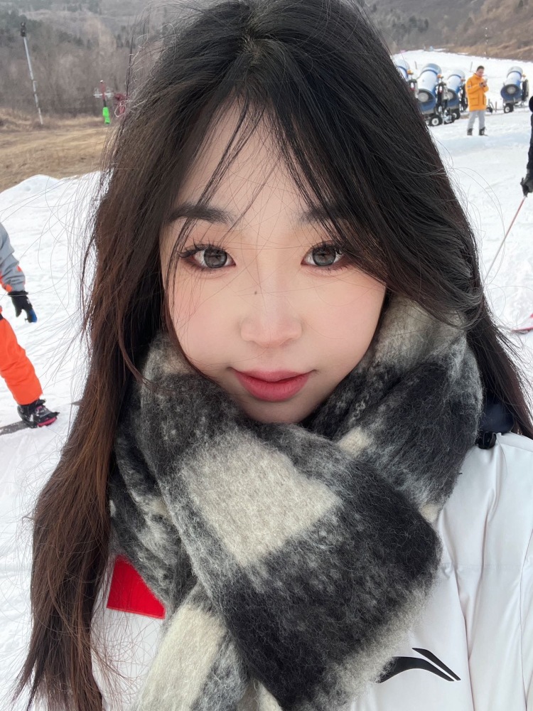 康康-山东省·烟台市·烟台经济技术开发区--乘务专业 学习过专业的化妆 礼仪 仪态管理 喜欢把自己打扮的漂漂亮亮的 喜欢拍照 会p图