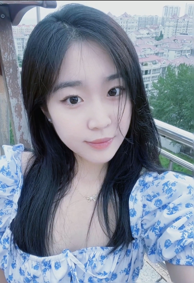 康康-山东省·烟台市·烟台经济技术开发区--乘务专业 学习过专业的化妆 礼仪 仪态管理 喜欢把自己打扮的漂漂亮亮的 喜欢拍照 会p图