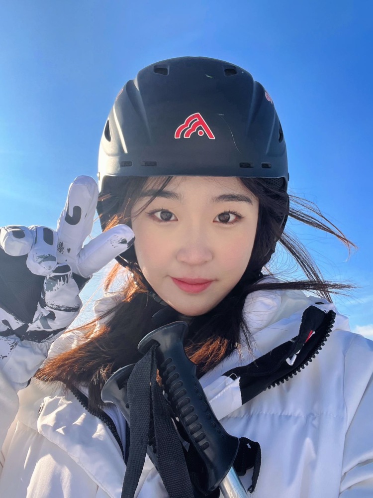 康康-山东省·烟台市·烟台经济技术开发区--乘务专业 学习过专业的化妆 礼仪 仪态管理 喜欢把自己打扮的漂漂亮亮的 喜欢拍照 会p图