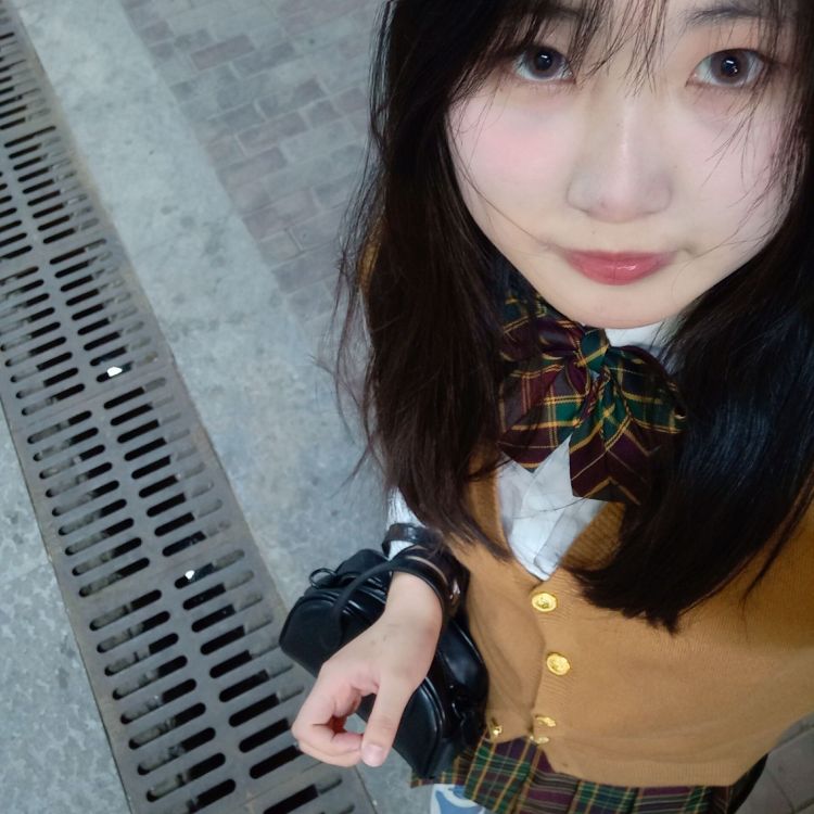 七奇-江苏省·泰州市·姜堰区-某红薯-身高168cm
体重60kg
高考生
平时喜欢拍照，可以寄拍，饰品服饰可以哒，有需求可以联系我wx或者QQ