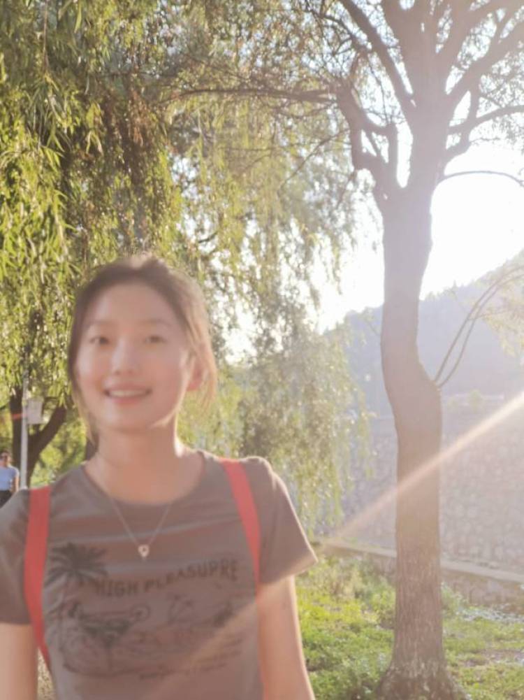 阿琛-贵州省·黔西南布依族苗族自治州·兴义市-抖音-喜欢穿搭,拍照,风格多元化,愿意尝试不同风格,个人能力较强,形象条件较好。
