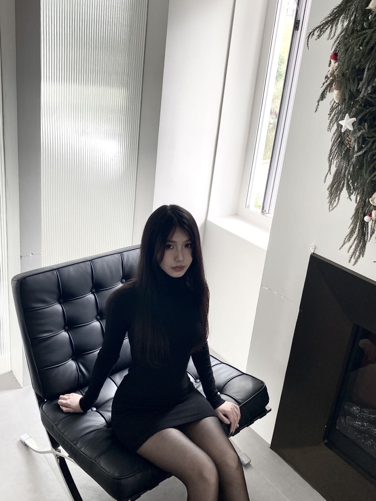 yy-浙江省·杭州市·西湖区-抖音-特别喜欢拍照风格比较多变 可甜可盐 身高165 体重95 有审美 会穿搭 因为是小白价格好说 什么风格都可以尝试 接受寄拍 送拍 买家秀等等 有需要的商家可以联系我～