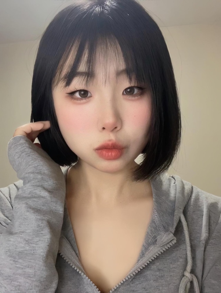 朵酱-浙江省·杭州市·上城区--可以买家秀,种草,寄拍,各种风格可驾驭,会嘎嘎p图,会拍照,152,76,平常最小码