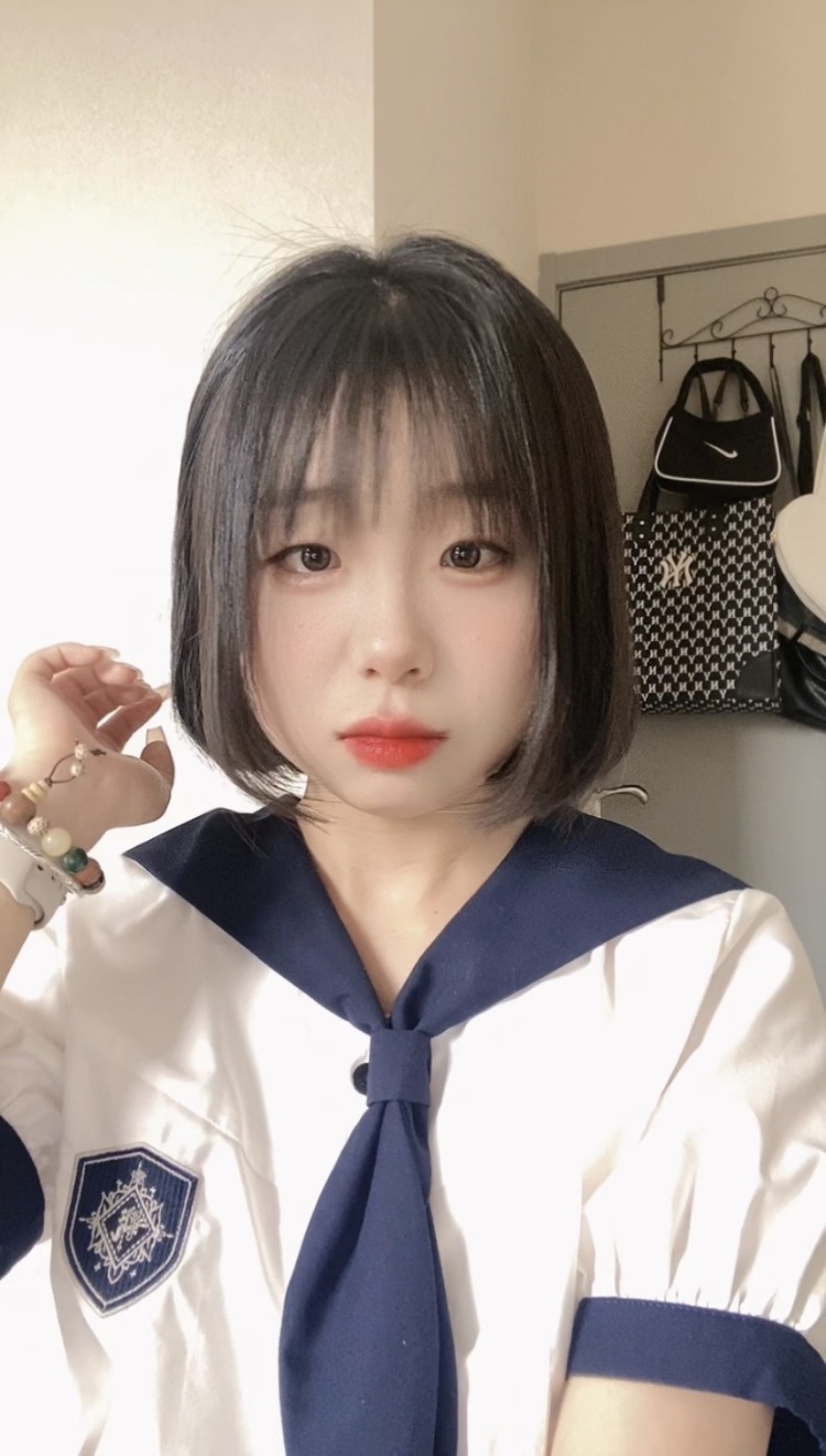 朵酱-浙江省·杭州市·上城区--可以买家秀,种草,寄拍,各种风格可驾驭,会嘎嘎p图,会拍照,152,76,平常最小码