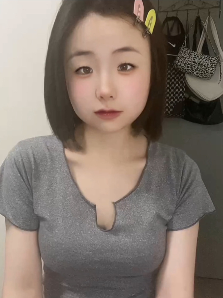 朵酱-浙江省·杭州市·上城区--可以买家秀,种草,寄拍,各种风格可驾驭,会嘎嘎p图,会拍照,152,76,平常最小码