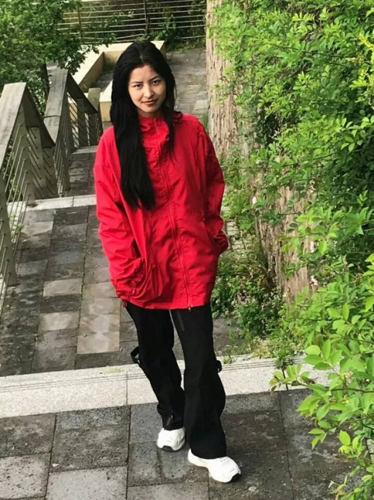 威威-福建省·福州市·福清市-微信-与他人具有超高的沟通能力
接受:鞋子，袜子，丝袜，内衣，内裤，短袖
，短裤，衬衫，外套，发夹，耳钉
平台模特兼职 
短视频LOGO创作 
校园接拍
