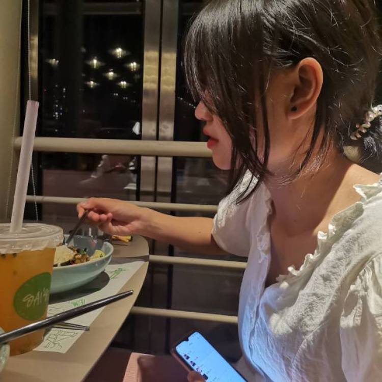 澺意-云南省·昆明市·石林彝族自治县--本人有172,125公斤 喜欢拍照,会修图,希望各位商家来找我合作寄拍