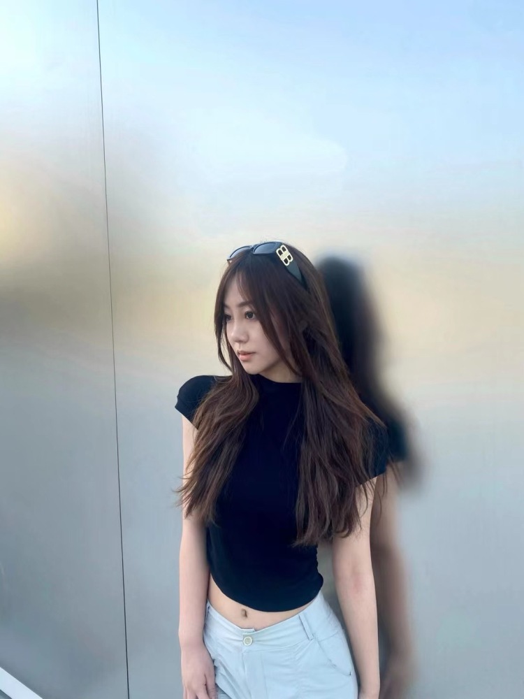 卷卷-陕西省·西安市·雁塔区--身高168体重92斤 接寄拍模特 寄拍衣服,首饰,鞋子都可以 平时喜欢拍照 喜欢p图出图快 各种风格都🉑️