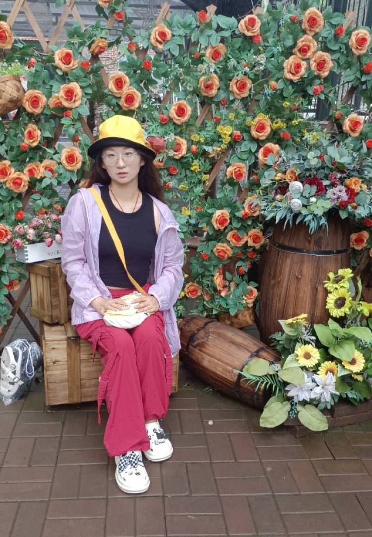 榴莲-河南省·郑州市·巩义市--20岁在校大学生，希望接寄拍，淘宝网图拍摄等，擅长拍照，爵士舞，也可以约线下拍摄。