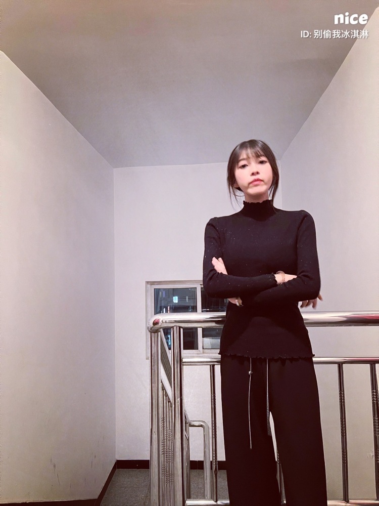 ?-内蒙古自治区·鄂尔多斯市·达拉特旗--大家好!
接买家秀,送拍,饰品、袜子,服饰,美瞳…等都可。13PM出片神器,风格多样、会修图会剪辑视频。
170厘米94斤,皮肤白皙身形气质佳。性格好,细节强,能突出产品的美感和优点。合作愉快价钱可商