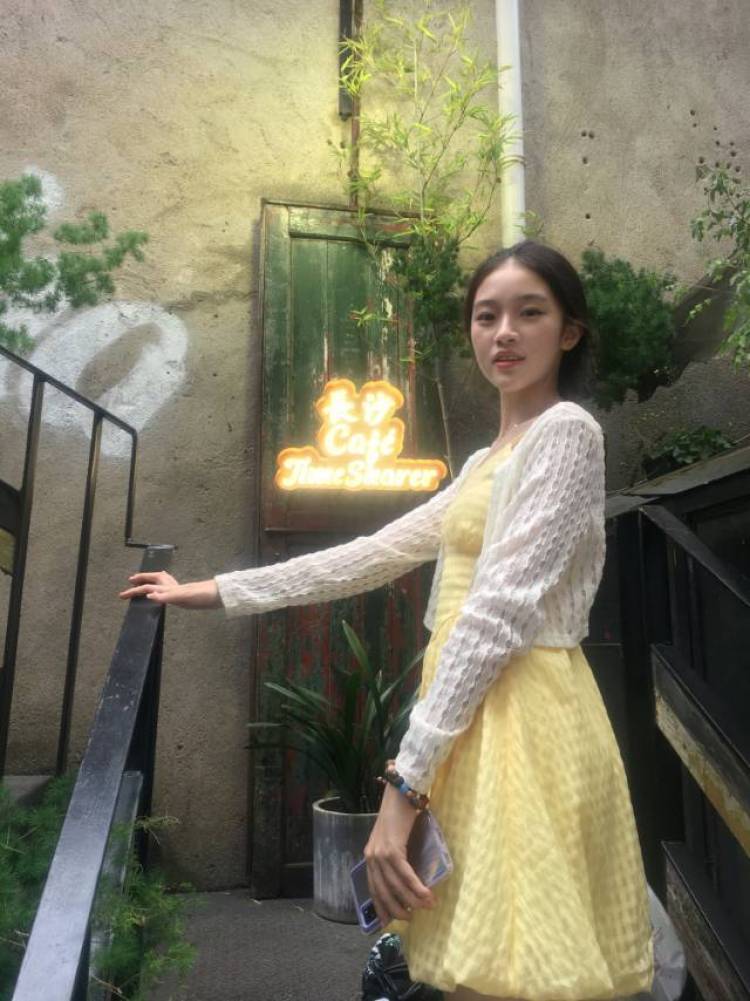 绾-广东省·广州市·花都区--接寄拍一单10—100r。
接首饰,衣服的单子,有其他的也可私我
价格好说话。
出图速度快,会自己修图。
性格好,一切好商量